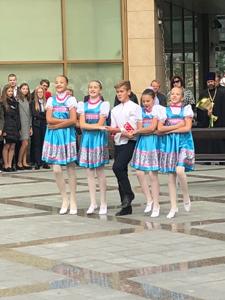 Перепляс на линейке у музея.jpg